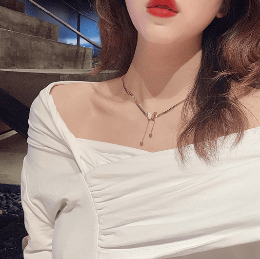 Delicate butterfly necklace that adds a charming and graceful touch to any outfit.