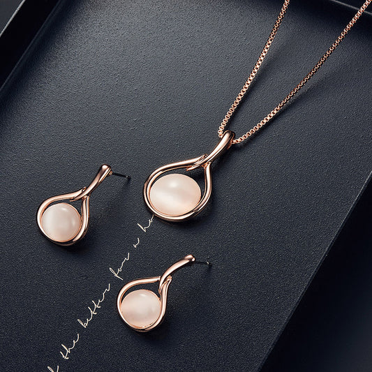 Stylish cat eye-inspired jewelry set that adds a playful yet elegant touch.