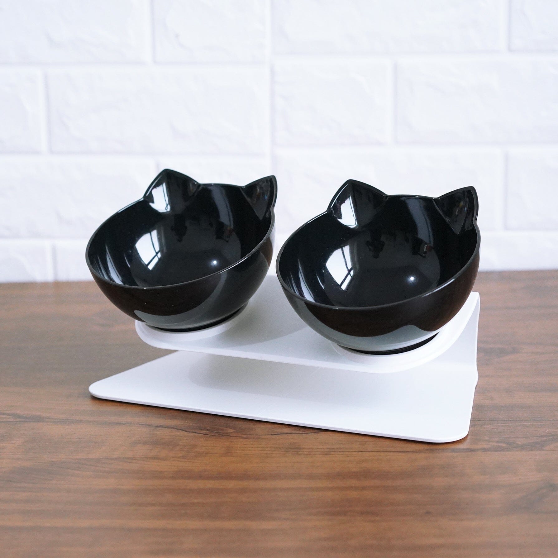 Twin food-and-water bowls designed to keep your pet’s mealtime clean and convenient.