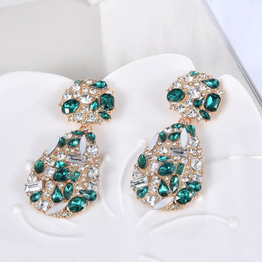 Elegant dangle earrings that add a touch of sophistication to any look.