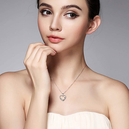 Charming heart-shaped cat pendant necklace that sparkles with elegance.